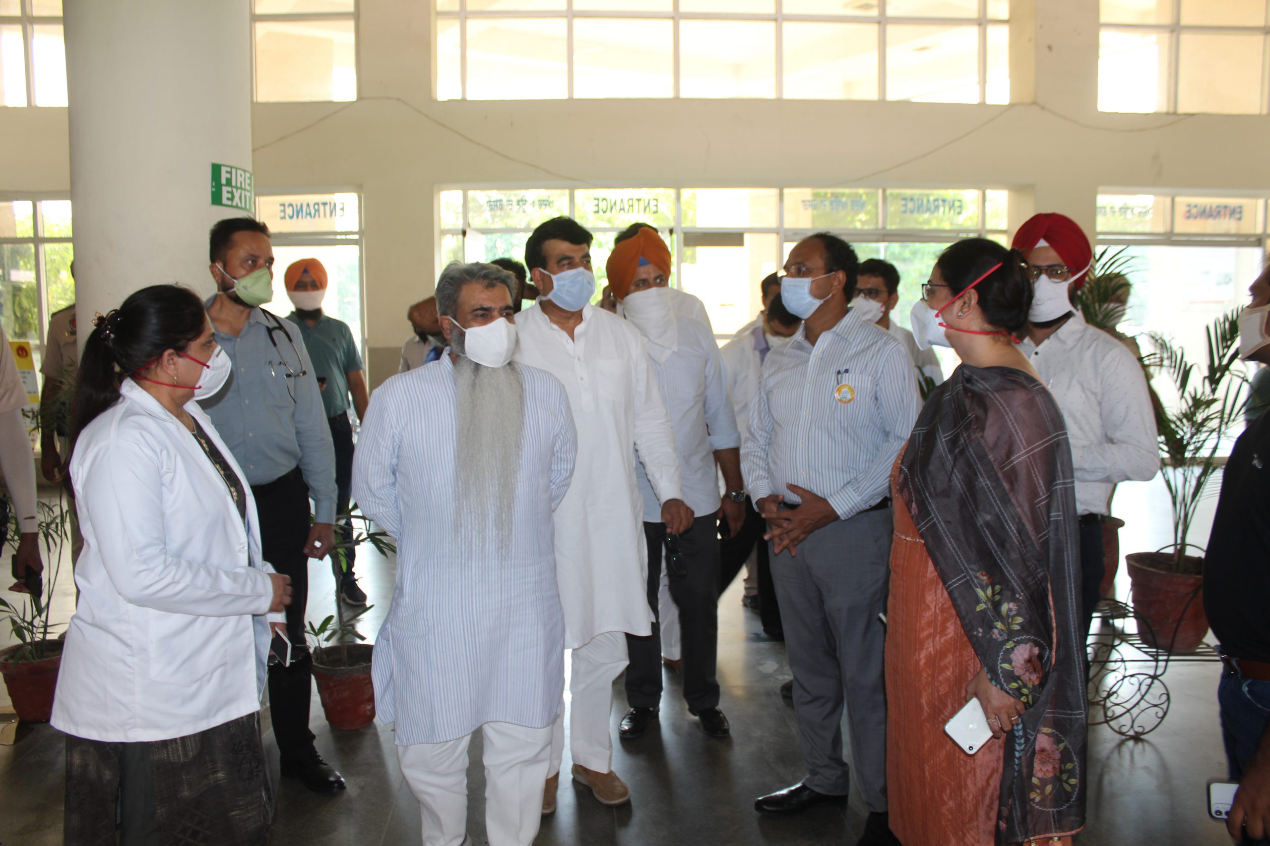 Minister reviews COVID facilities at Civil Hospital, DMC D5 Channel