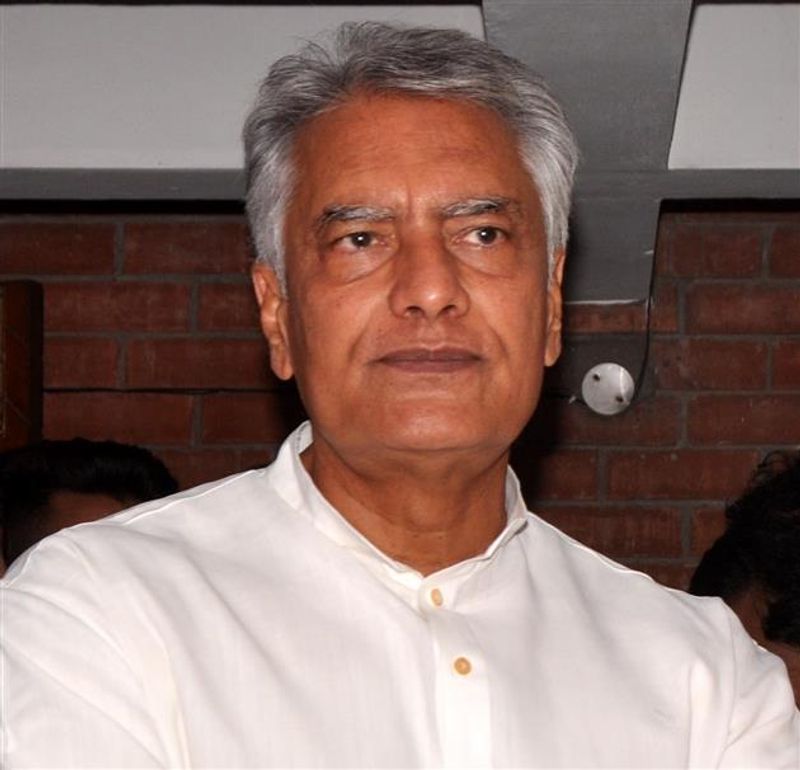 Sunil Jakhar Advises Punjab CM to Shed Arrogance, Listen to Employees